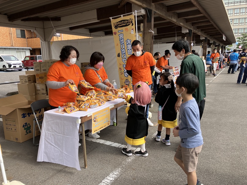 だいだいフェスタお菓子配布