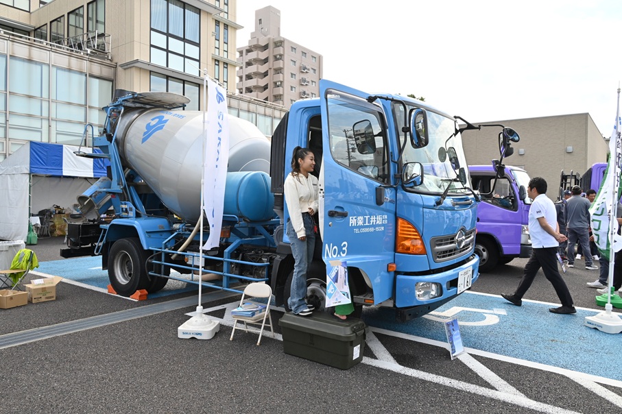 働く車大集合！